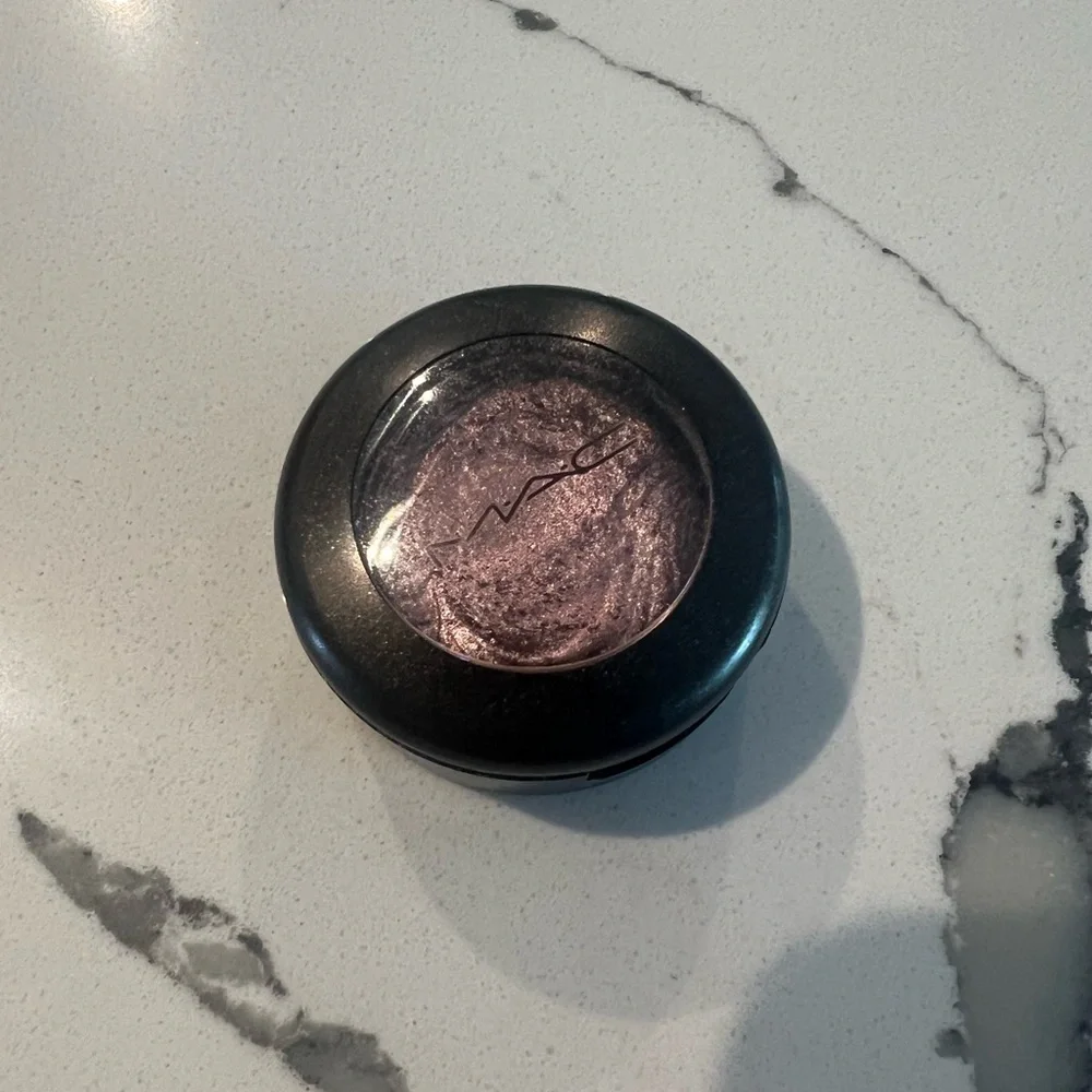 MAC Extra Dimension Eye Shadow in Smoky Mauve - Picture 1 of 8